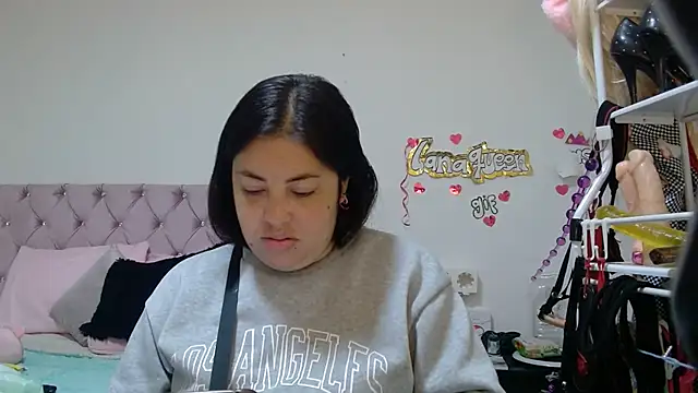 lanaqueen699 online show from May 5, 2026, 12:13 pm
