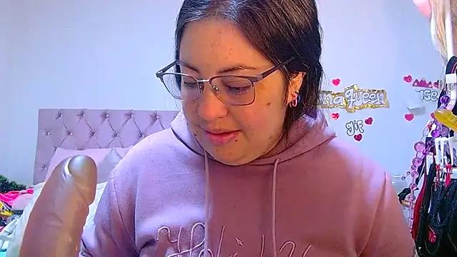 lanaqueen699 online show from May 7, 2026, 12:10 pm