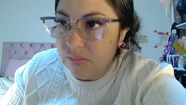 lanaqueen699 online show from May 11, 2026, 12:22 pm