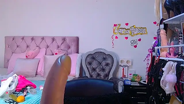 lanaqueen699 online show from May 21, 2026, 12:23 pm
