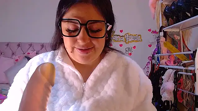 lanaqueen699 online show from May 25, 2026, 4:57 pm