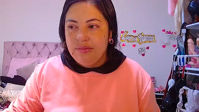 lanaqueen699 online show from June 10, 2026, 12:26 pm