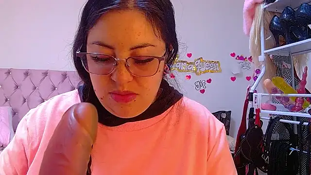 lanaqueen699 online show from June 24, 2026, 12:26 pm