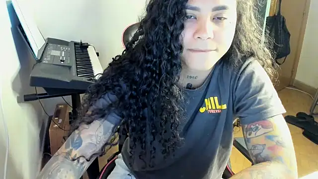 Snapshot of Ama_music chatting on October 9, 2025, 7:28 am Ama music online show from October 9, 2025, 7:28 am