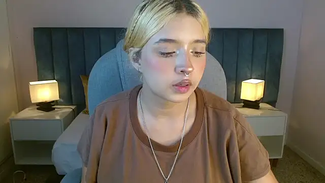 april bunnyy online show from January 3, 2025, 7:07 pm