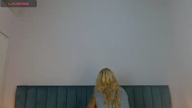april bunnyy online show from January 25, 2025, 7:49 pm