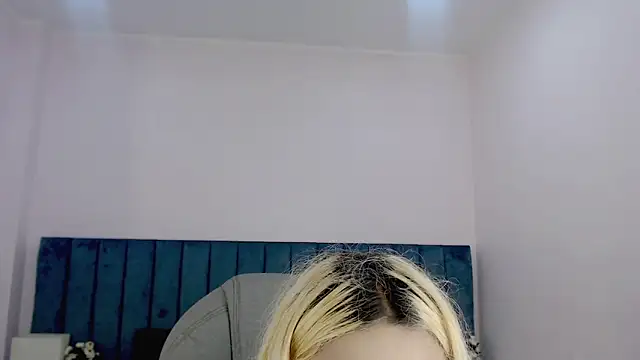 april bunnyy online show from March 6, 2026, 8:05 pm