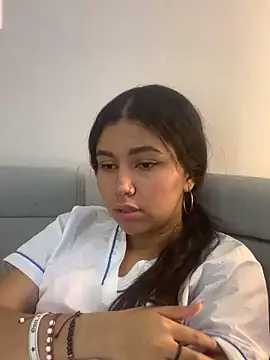 Snapshot of Larabrooks chatting on September 29, 2025, 5:40 pm Larabrooks online show from September 29, 2025, 5:40 pm