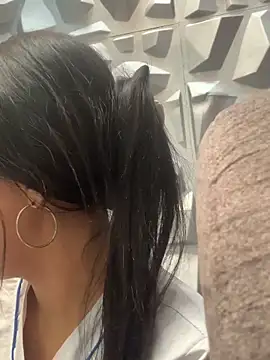 Snapshot of Larabrooks chatting on October 1, 2025, 6:14 pm Larabrooks online show from October 1, 2025, 6:14 pm