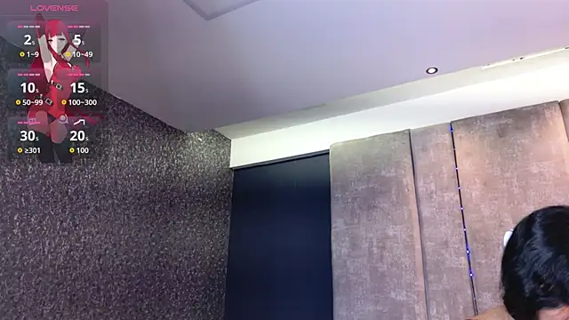 Snapshot of Larabrooks chatting on October 2, 2025, 7:32 pm Larabrooks online show from October 2, 2025, 7:32 pm