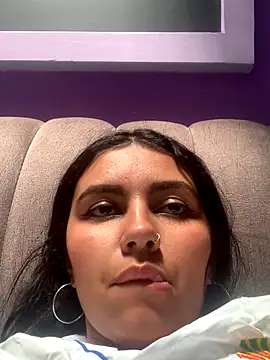 Snapshot of Larabrooks chatting on October 7, 2025, 5:43 pm Larabrooks online show from October 7, 2025, 5:43 pm