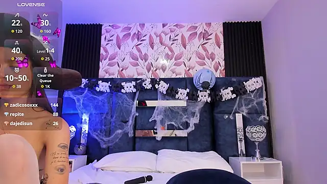 Snapshot of Larabrooks chatting on October 25, 2025, 8:00 am Larabrooks online show from October 25, 2025, 8:00 am