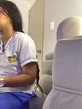 Snapshot of Larabrooks chatting on November 4, 2025, 7:02 pm Larabrooks online show from November 4, 2025, 7:02 pm