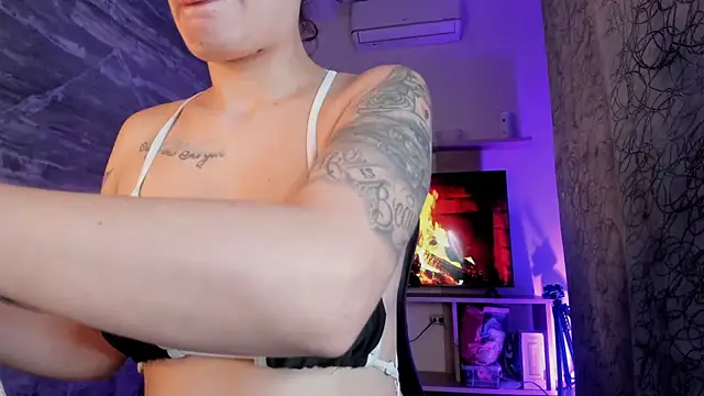 Snapshot of Melany_Luv chatting on March 27, 2026, 10:20 pm Melany Luv online show from March 27, 2026, 10:20 pm