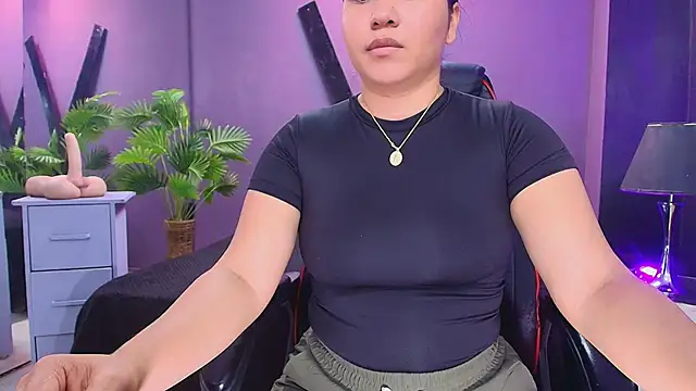 AmorMia online show from October 6, 2025, 7:33 pm