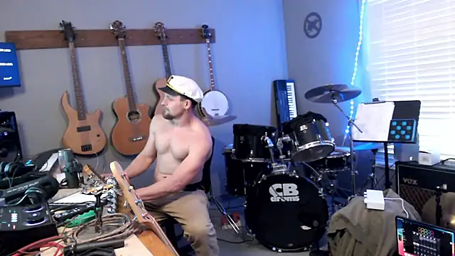 Snapshot of itsjameswebbscope chatting on February 10, 2026, 7:40 pm itsjameswebbscope online show from February 10, 2026, 7:40 pm