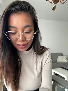 Snapshot of NaughtyMe chatting on December 17, 2024, 7:40 am NaughtyMe online show from December 17, 2024, 7:40 am