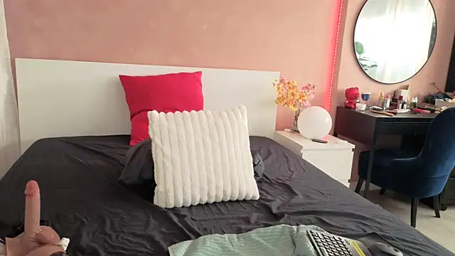 NaughtyMe online show from January 7, 2026, 6:05 am