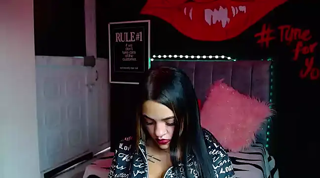 Violettasquirt online show from December 13, 2024, 9:41 pm