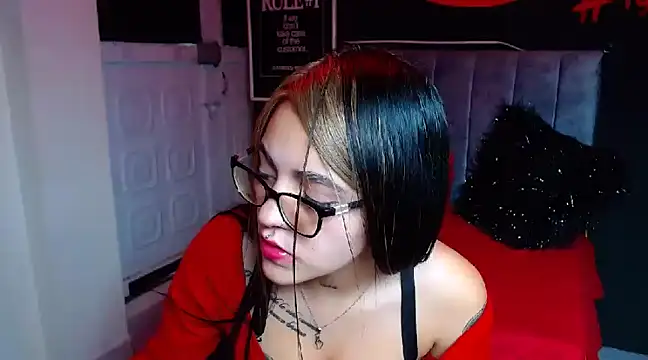 Violettasquirt online show from January 8, 2025, 10:27 pm