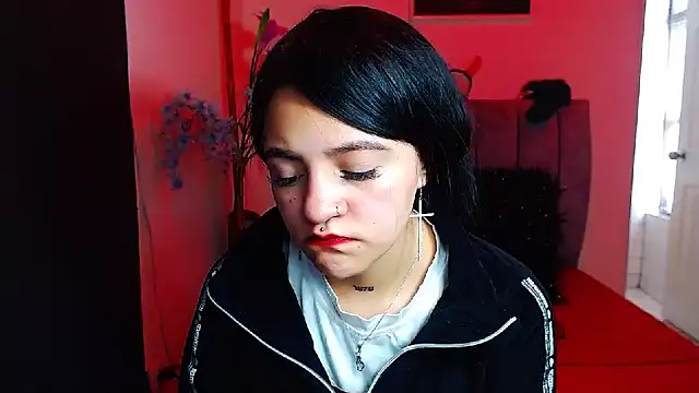 Violettasquirt online show from September 22, 2025, 4:42 pm