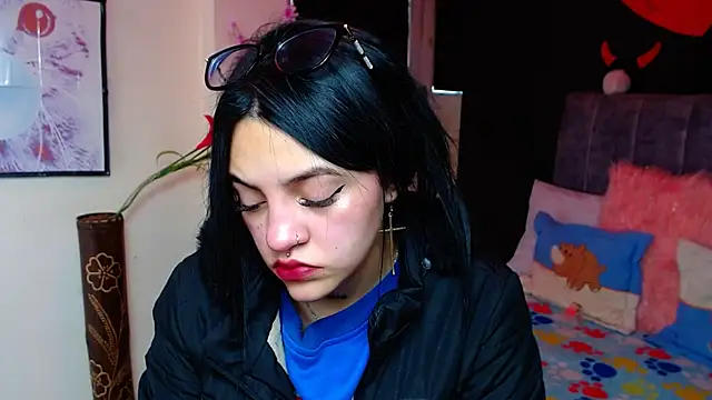 Violettasquirt online show from November 22, 2025, 1:54 pm