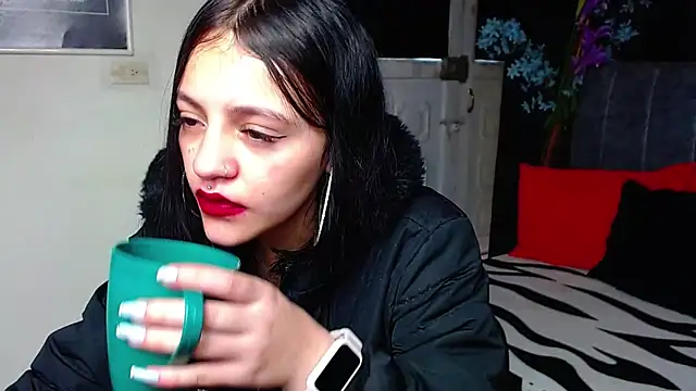 Violettasquirt online show from February 17, 2026, 1:29 pm