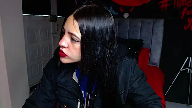 Violettasquirt online show from March 19, 2026, 1:48 pm