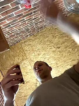 red red00 online show from November 7, 2025, 4:07 pm