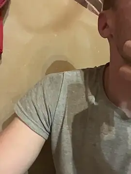 red red00 online show from November 8, 2025, 5:23 pm