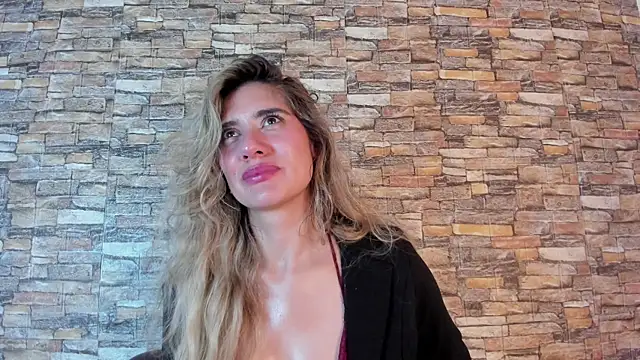 dominikapetrova online show from March 13, 2025, 4:23 pm