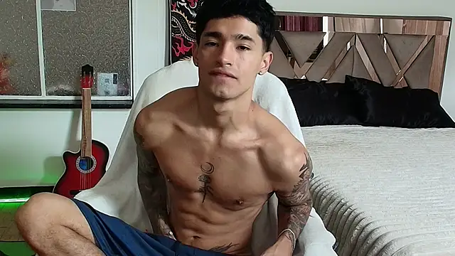 Snapshot of Damon__333 chatting on October 6, 2025, 5:32 pm Damon  333 online show from October 6, 2025, 5:32 pm