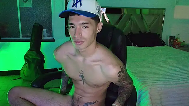 Snapshot of Damon__333 chatting on October 16, 2025, 6:47 am Damon  333 online show from October 16, 2025, 6:47 am