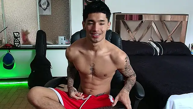 Snapshot of Damon__333 chatting on October 18, 2025, 7:03 pm Damon  333 online show from October 18, 2025, 7:03 pm