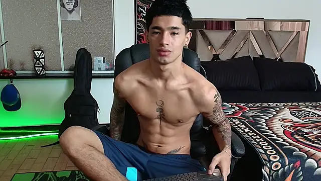 Snapshot of Damon__333 chatting on October 21, 2025, 5:57 pm Damon  333 online show from October 21, 2025, 5:57 pm