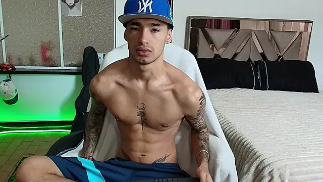 Snapshot of Damon__333 chatting on October 28, 2025, 5:48 pm Damon  333 online show from October 28, 2025, 5:48 pm