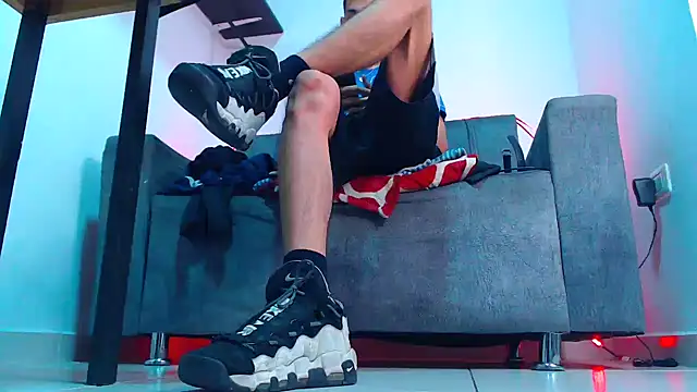 mastersmits online show from November 18, 2025, 1:55 am