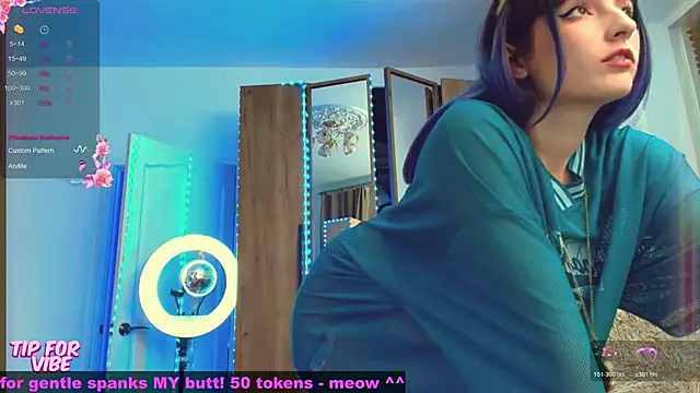 Toxic Ellies online show from November 22, 2025, 1:54 pm