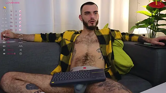 Snapshot of xteddy_bear chatting on February 3, 2025, 8:57 pm xteddy bear online show from February 3, 2025, 8:57 pm