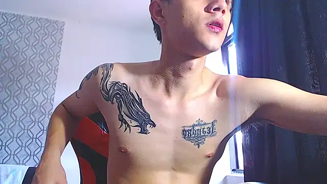 ADAM HOT online show from May 20, 2026, 10:05 pm