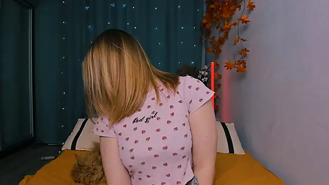 Snapshot of InsatiableFoxX chatting on September 30, 2025, 5:51 pm InsatiableFoxX online show from September 30, 2025, 5:51 pm