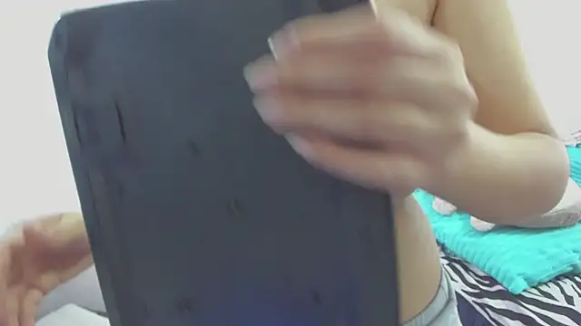 HARLEYNAPIER online show from November 25, 2025, 3:12 pm