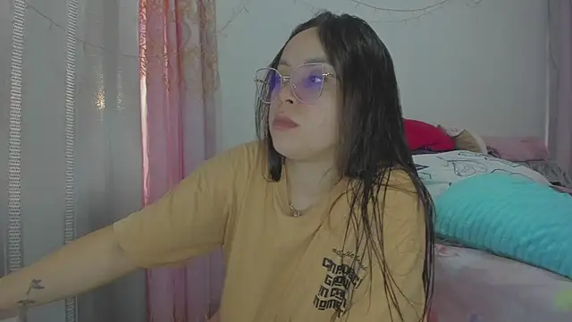 HARLEYNAPIER online show from July 5, 2026, 10:50 pm