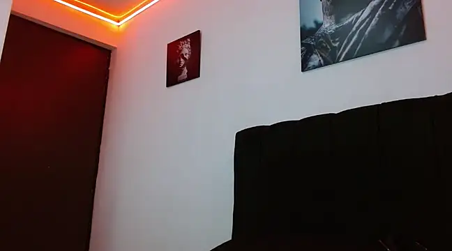 Hendry  online show from December 10, 2024, 1:43 am