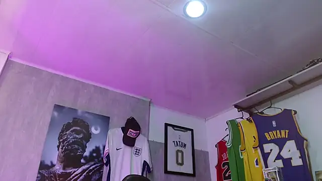 Hendry  online show from December 18, 2025, 3:56 am