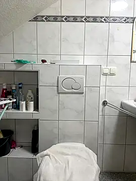 happyandsweet online show from December 18, 2025, 8:26 pm