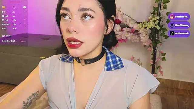 Snapshot of Soffimoon_ chatting on October 11, 2025, 2:33 am Soffimoon  online show from October 11, 2025, 2:33 am