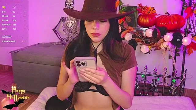 Snapshot of Soffimoon_ chatting on October 18, 2025, 1:52 am Soffimoon  online show from October 18, 2025, 1:52 am