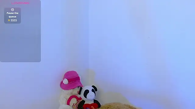 yulissa18 online show from October 7, 2025, 7:22 pm