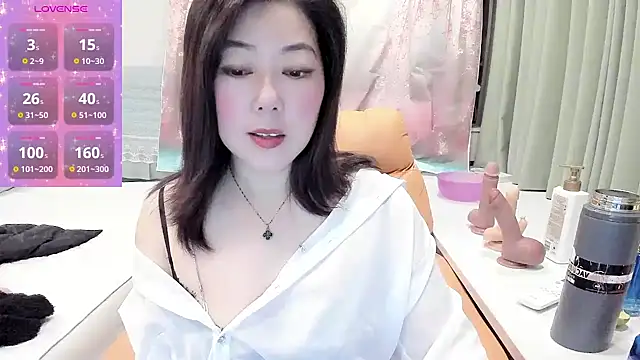 Snapshot of Crystal_Wings chatting on December 18, 2024, 1:23 pm Crystal Wings online show from December 18, 2024, 1:23 pm